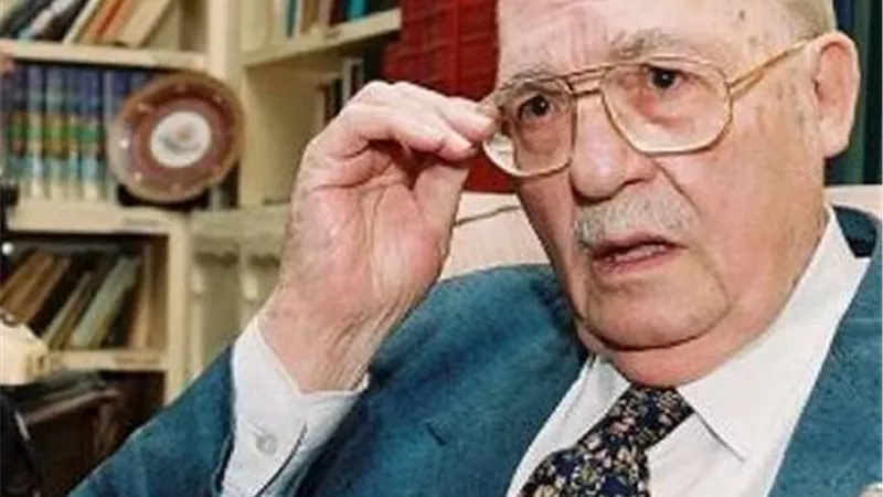 في ذكرى ميلاده.. ثروت أباظة الأديب الذي خلدته السينما بأعمال لا تنسى