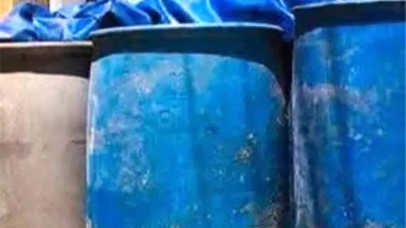 ضبط 1.8 طن أسماك فاسدة قبل طرحها بأسواق سنورس