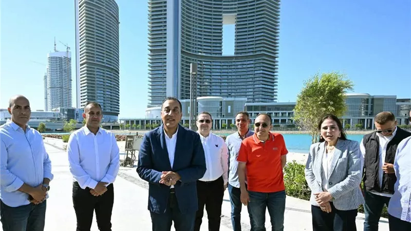 رئيس الوزراء يتفقد طريق البوليفارد والمركز التكنولوجي لهيئة المجتمعات العمرانية ومنطقة الأبراج الشاطئية