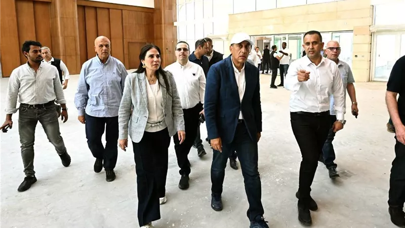 رئيس الوزراء يتفقد مركز المؤتمرات والمعارض الدولي بالمدينة التراثية والحديقة المتحفية بالعلمين 