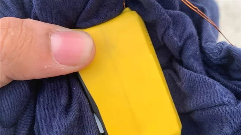 مخبيها في التيشيرت.. ضبط سماعة غش بحوزة طالب بالثانوية العامة في قنا