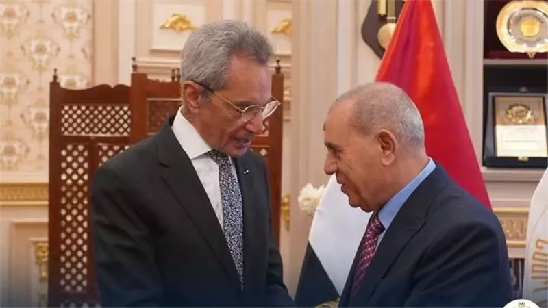 وزير شئون المجالس النيابية يُهنئ المستشار ربيع لبنة بمناسبة توليه مهام منصبه