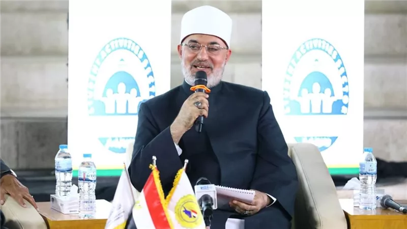 مفتي الجمهورية يحذر من المتاجرة بالكرامة والسعي وراء الشهرة والتريند على حساب القيم والأخلاق