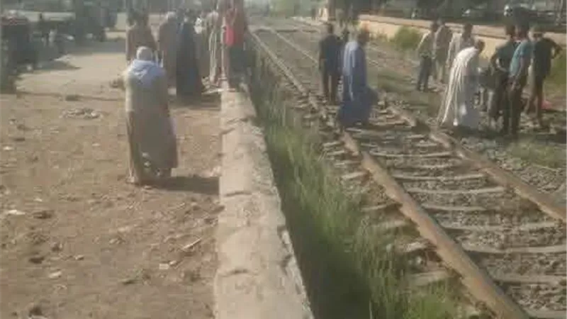 مصرع طفل دهسًا أسفل عجلات قطار أثناء عبوره مزلقان ماقوسة بالمنيا