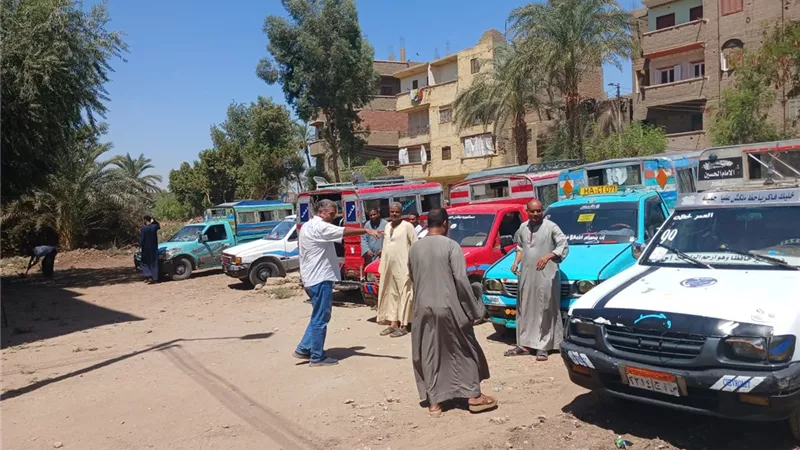 استجابة لمطالب الأهالي.. نقل موقف المسيد والكلالسة بقوص إلى منطقة النفق لتخفيف الأعباء