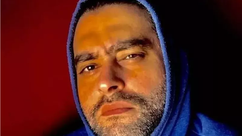 بعد الانتهاء من تصاريح الدفن.. تشييع جثمان أحمد جلال عبد القوي من مسجد الحصري