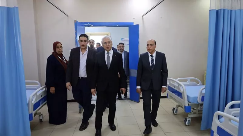 بإضافة 20 سرير عناية.. رئيس جامعة المنيا يفتتح التوسع بوحدة الاستقبال والطوارئ الجامعية 