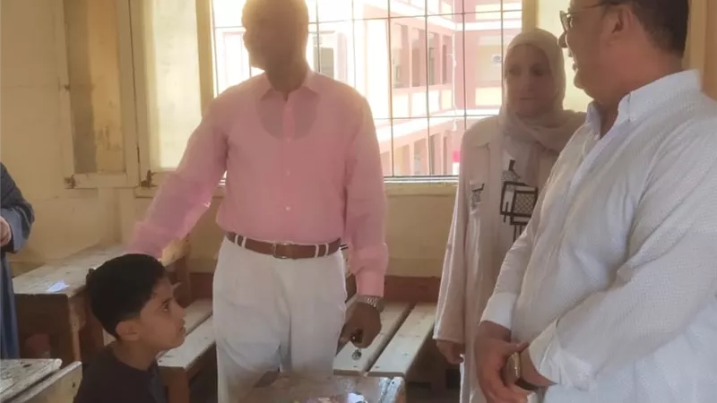جولات رقابية لضمان الانضباط.. وكيل تعليم الدقهلية يتفقد لجان الدور الثاني بأجا