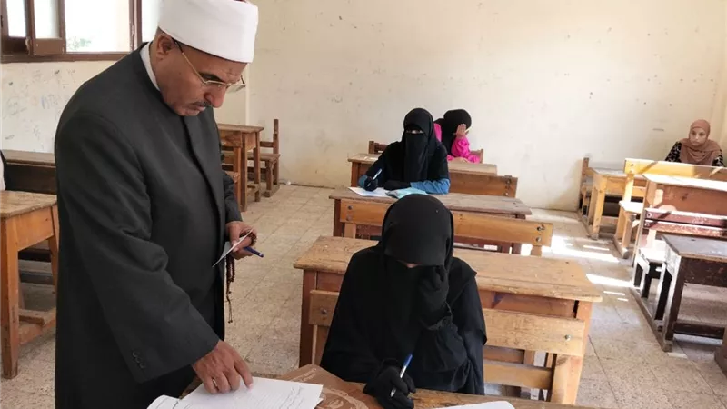 رئيس منطقة الإسماعيلية الأزهرية يتفقد لجان امتحانات الدور الثاني لصفوف النقل