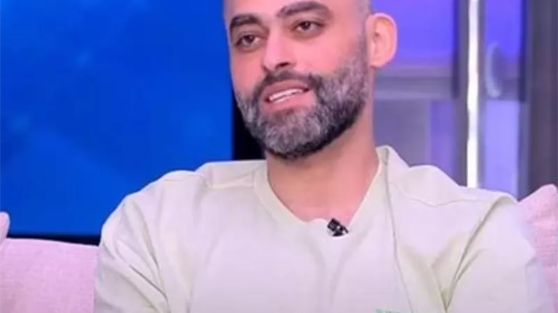 وصول جثمان الفنان أحمد جلال عبد القوي إلى مسجد الحصري لأداء صلاة الجنازة