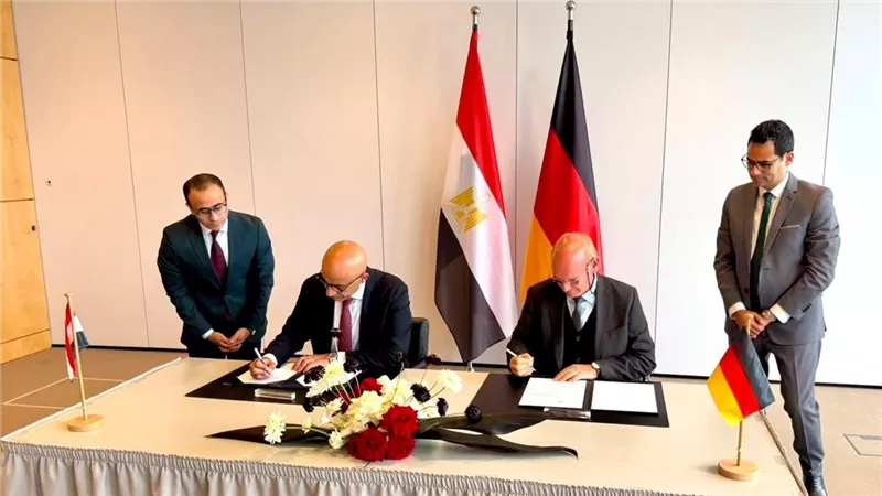 وزير التعليم يوقع خطاب نوايا مع (GIZ) لتطوير نموذج المدارس المصرية الألمانية