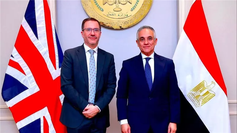 وزير العدل يستقبل سفير المملكة المتحدة بالقاهرة