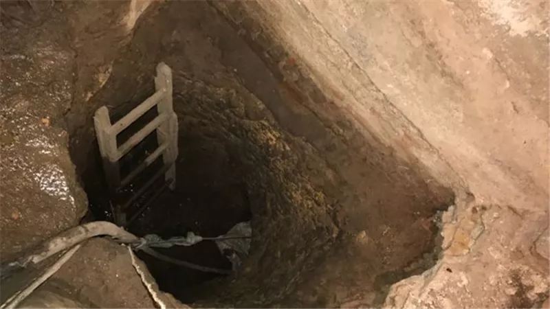 مصرع شخصين في انهيار حفرة خلال أعمال تنقيب عن الآثار بمدينة 6 أكتوبر