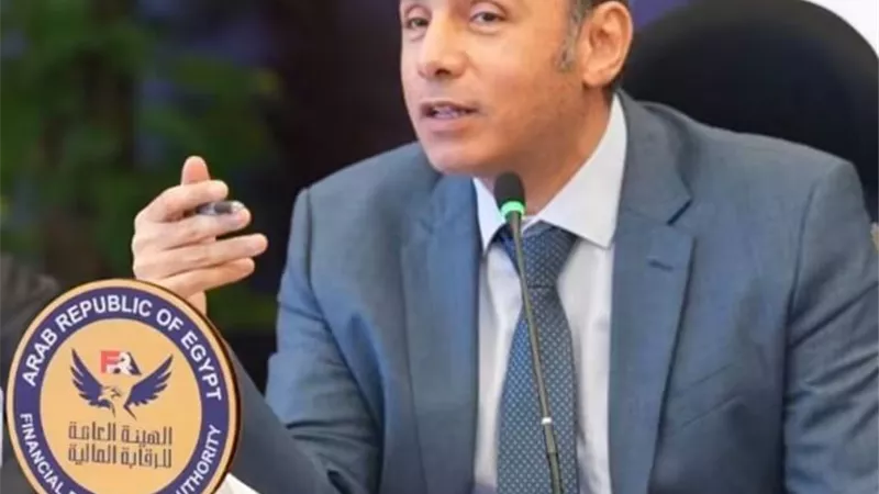400 جنيه سنويًا.. المالية تعلن موعد تطبيق وثيقة التأمين الاختيارية للمصريين بالخارج