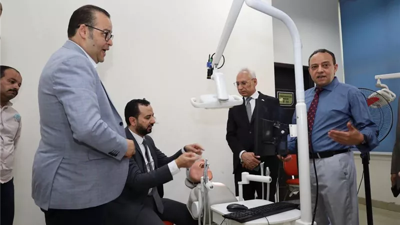 رئيس جامعة المنيا يفتتح 8 معامل بطب الأسنان بالأهلية