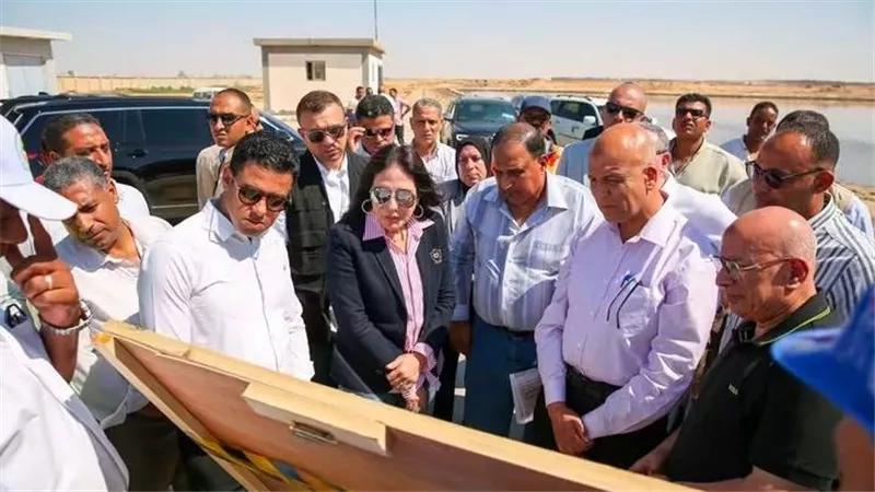 وزيرة الإسكان تتفقد محطة معالجة الصرف الصحي بمدينة مرسى مطروح