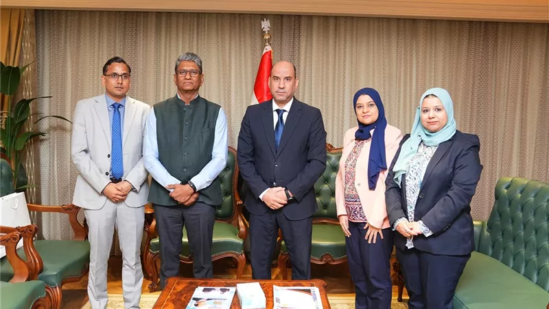 وزير العمل يناقش مع السفير الهندي آفاق التشغيل والتدريب وتبادل الخبرات العمالية
