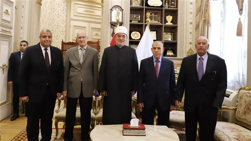 مفتي الجمهورية يهنئ المستشار ربيع لبنة برئاسة مجلس القضاء الأعلى