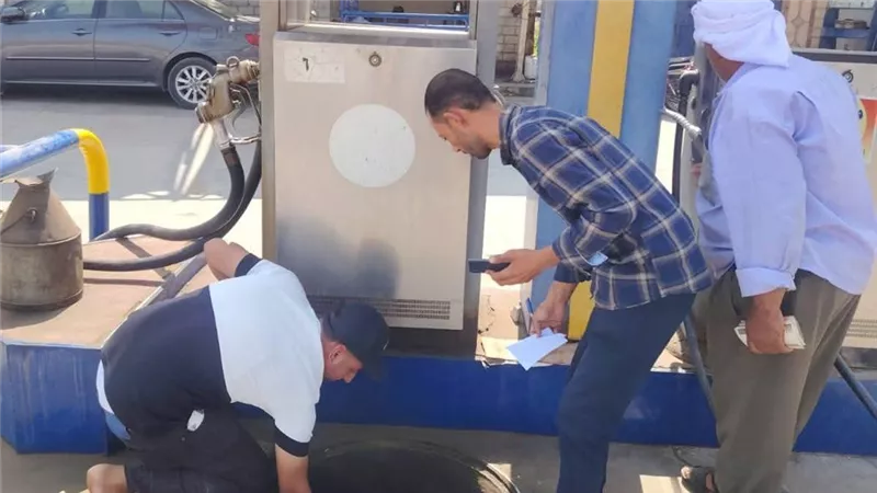 حملة تموينية مفاجئة على محطات الوقود ومستودعات الغاز بمركز الواسطى