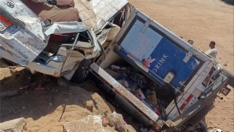 مصرع شخص وإصابة اثنان آخران جراء تصادم سيارتين بصحراوي الإسماعيلية 