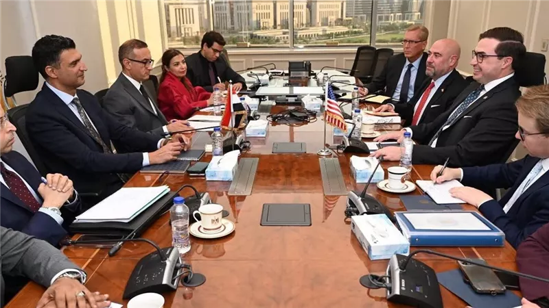 وزير الصناعة يبحث مع مساعد وزير التجارة الأمريكي سبل تطوير العلاقات 
