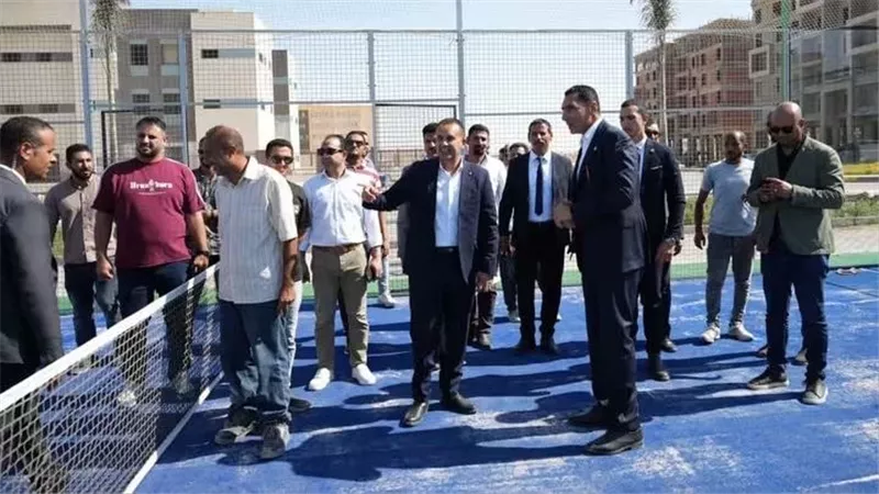وزير الشباب ورئيس جهاز العلمين يتفقدان المنشآت الرياضية بمنطقة الإسكان ويبحثان آليات إدارتها وتشغيلها