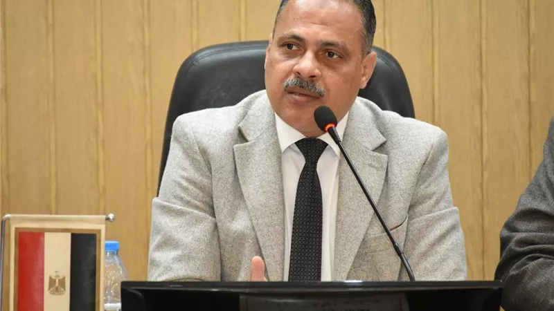 بسبب ارتفاع درجات الحرارة.. محافظ الشرقية يقرر تغيير مواعيد عمل عمال النظافة مؤقتًا
