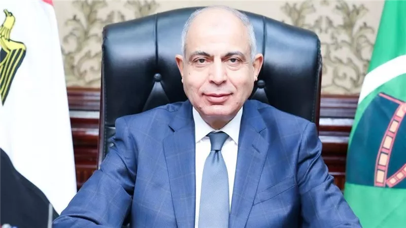 محافظ المنيا يخفض الحد الأدنى للقبول بعدد من مدارس التمريض إلى 265 درجة