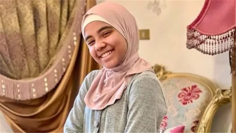 محافظ الإسماعيلية يهنئ الأولى على مستوى الجمهورية في الثانوية الأزهرية 