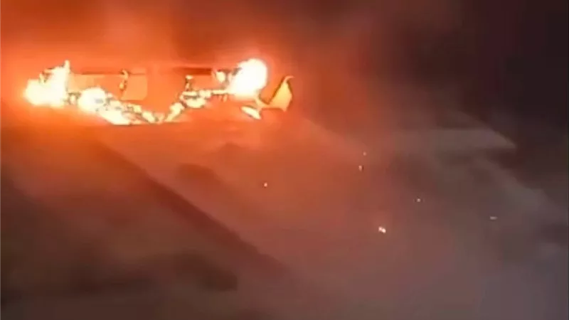 جهود مكثفة للإطفاء للسيطرة على حريق شقة سكنية بالطابق العاشر في المنصورة