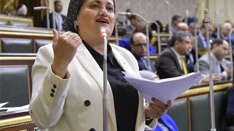 برلمانية تواجه وزير الصحة: أين الأطباء في وحدات «حياة كريمة»؟