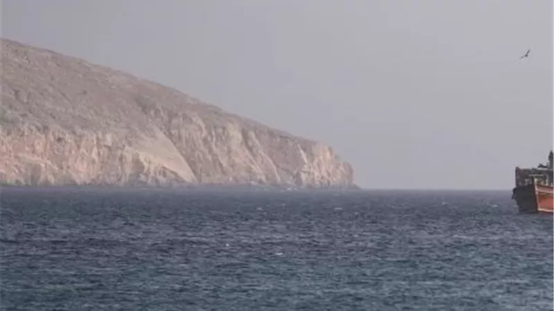 إيران تحسم الجدل بشأن مضيق هرمز: لا تغيير في حركة الملاحة