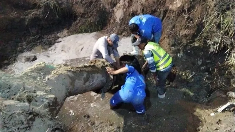 مياه القناة تواصل تطوير الشبكات.. إنجاز الصيانة الشاملة لخط المياه الرئيسي بأبو صوير