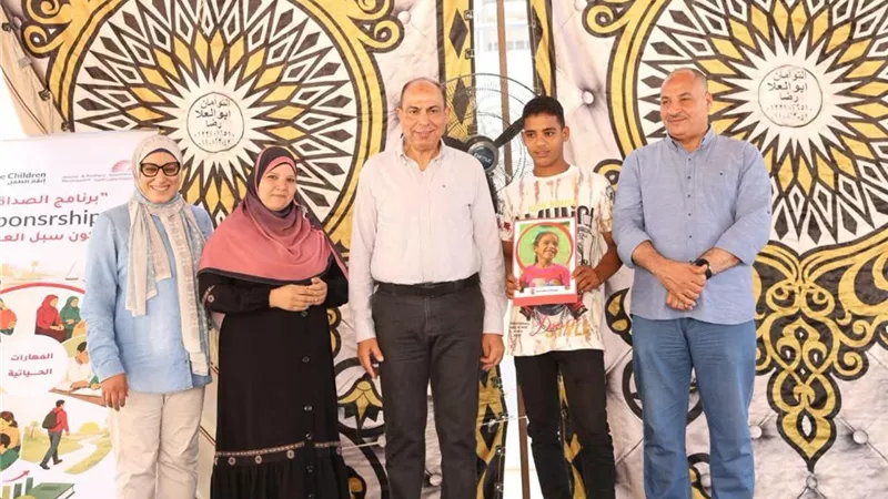 محافظ المنيا يسلم شيكات دعم لـ80 مستفيدًا بقرى مركز ملوي