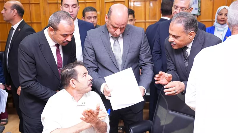 وزير العمل يسلم ذوي الهمم عقودًا ويوقع شراكة للتدريب والتشغيل بالشرقية