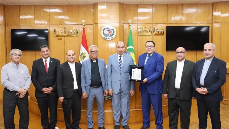 محافظ المنيا يستقبل وفد كلية لاهوت المثال الإنجيلية 
