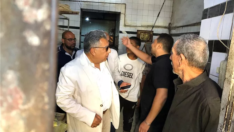 محافظ الدقهلية يشدد على منع تجميع البطاقات التموينية والالتزام بجودة الخبز