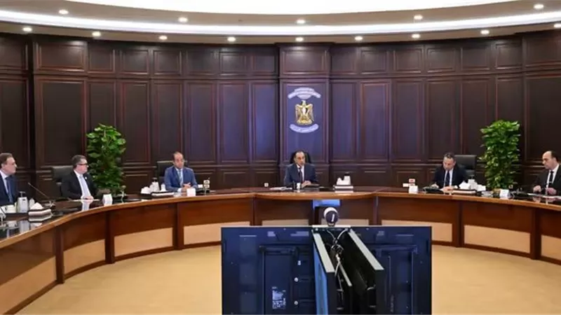 رئيس الوزراء يتابع إجراءات التعيينات الجديدة واختيار القيادات بالجهاز الإداري للدولة