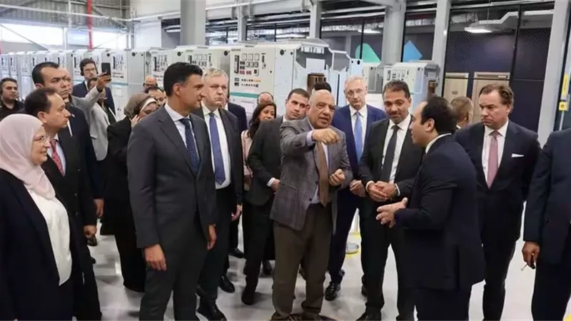 انطلاقة صناعية جديدة.. وزير الكهرباء يفتتح مصنع 