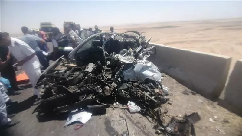 بينهم طبيبة وابناها.. مصرع وإصابة 5 أشخاص في حادث تصادم مروع بالمنيا