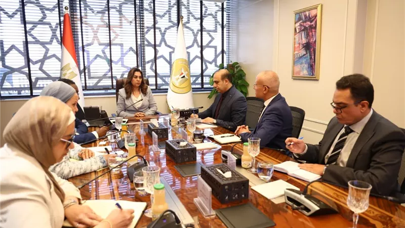 وزيرة التنمية المحلية والبيئة تتابع مشروع العاشر للمخلفات وتطالب بإزالة العقبات فورًا