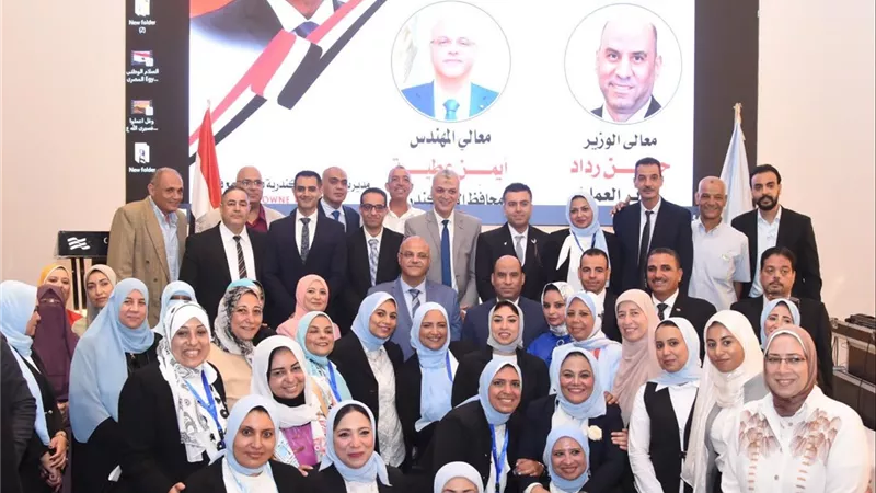 وزير العمل ومحافظ الإسكندرية يشهدان تسليم 200 عقد عمل لأصحاب الفرص الجديدة و 50 عقد عمل لذوي الهمم