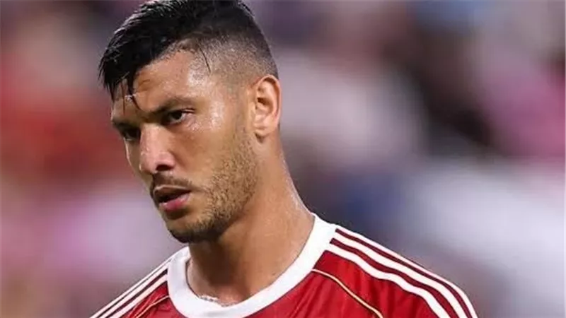 إخلاء سبيل أشرف داري لاعب النادي الأهلي في قضية استيلائه على مشغولات ذهبية