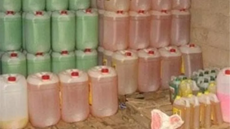 ضبط مصنع منظفات غير مرخص بالرحمانية والتحفظ على 3 آلاف لتر صابون سائل