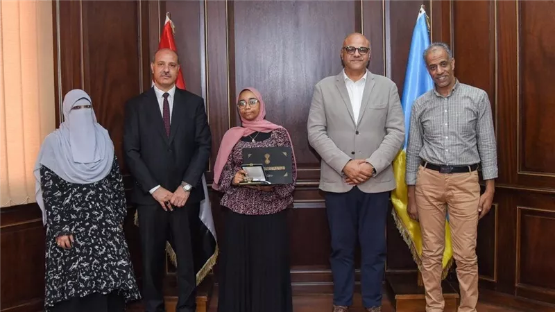 محافظ الإسكندرية يكرم أوائل الثانوية العامة والأزهرية تقديرًا لتفوقهم العلمي وتميزهم الدراسي