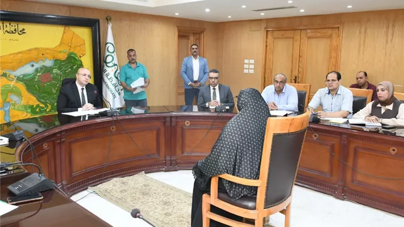 محافظ الفيوم يدعم حالتين إنسانيتين ويوجه بسرعة توفير احتياجات فتاة وأرملة مريضة