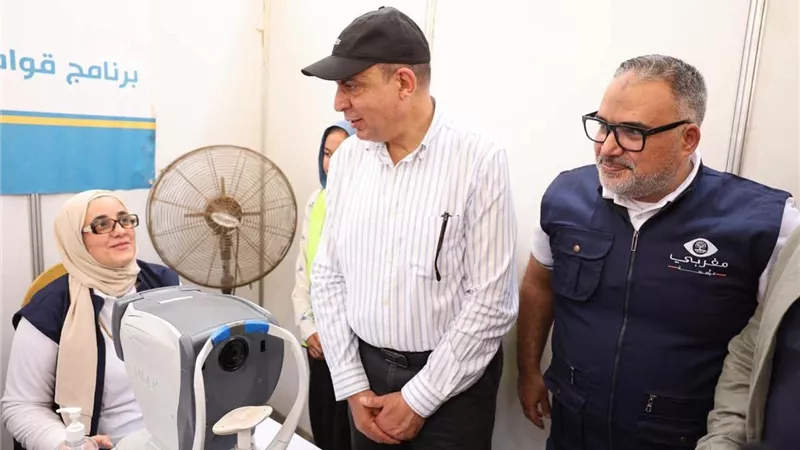 خدمات علاجية مجانية للأهالي.. محافظ المنيا يتفقد القافلة الطبية الشاملة بمغاغة