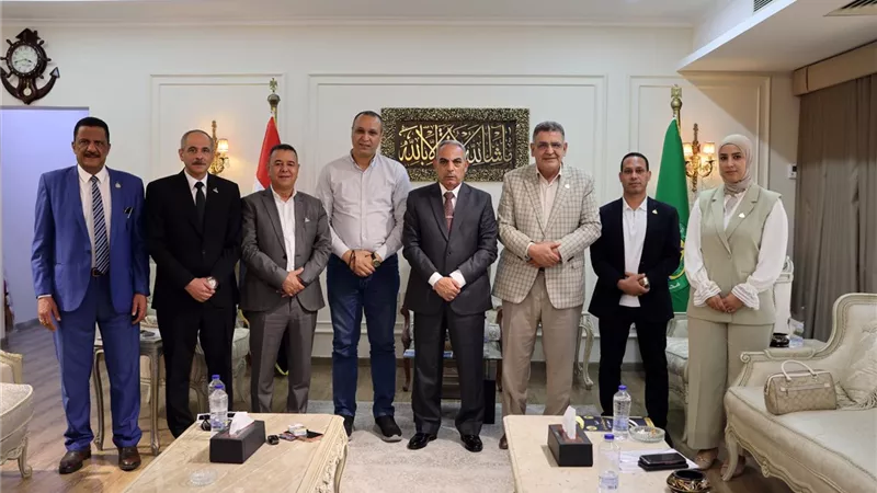 اجتماع موسع بين محافظ الإسماعيلية ونواب النواب والشيوخ لبحث ملفات المياه والخدمات