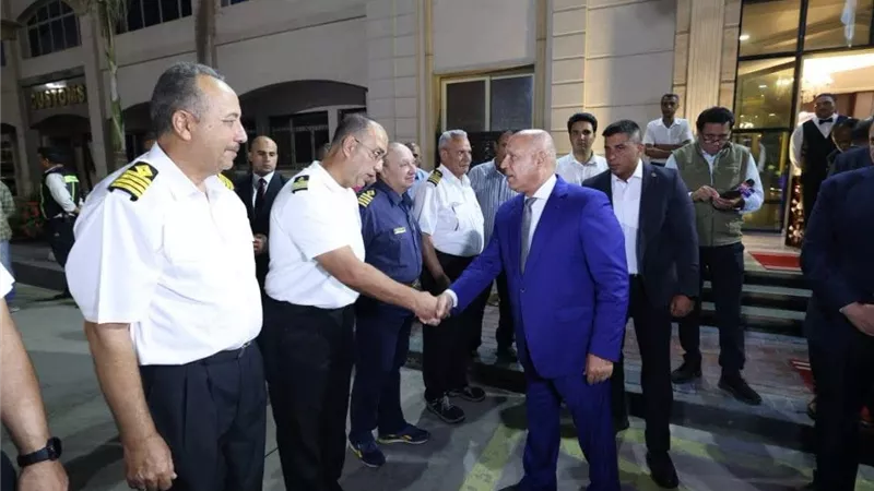 الوزير: الرئيس كلفني بالتوجه إلى ميناء دمياط لتقديم الشكر والتقدير لأبطال أطقم القاطرات البحرية لدورهم البطولي