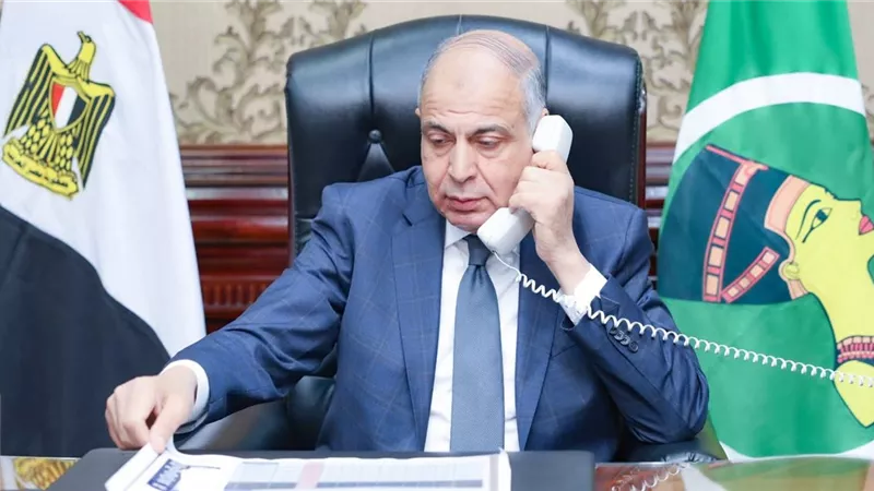 محافظ المنيا يهنئ الطالبة مريم وائل الثانية على الجمهورية في الثانوية العامة